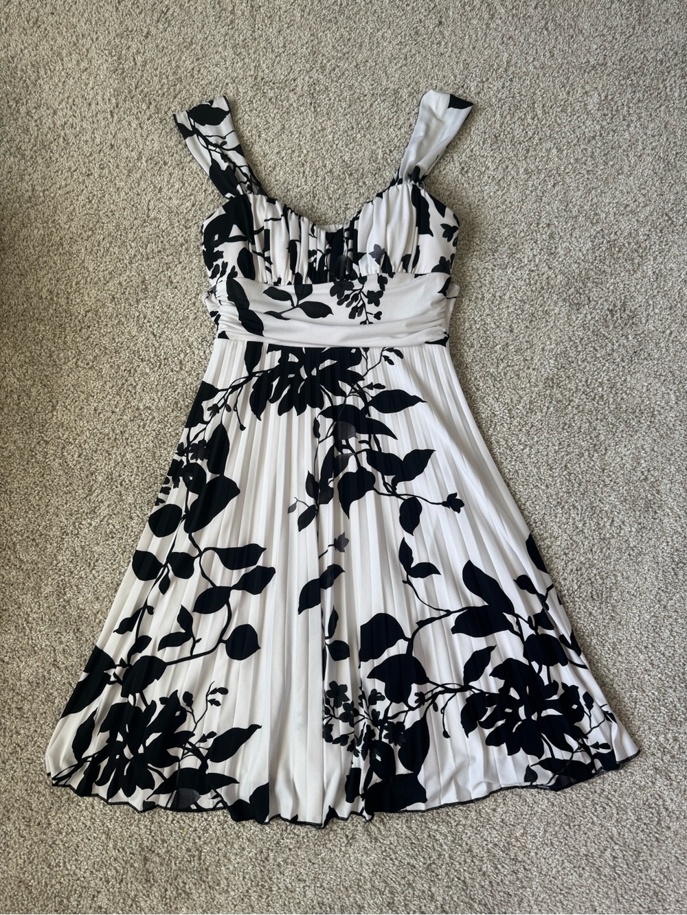 Speechless Black and White Floral Pleated Dress